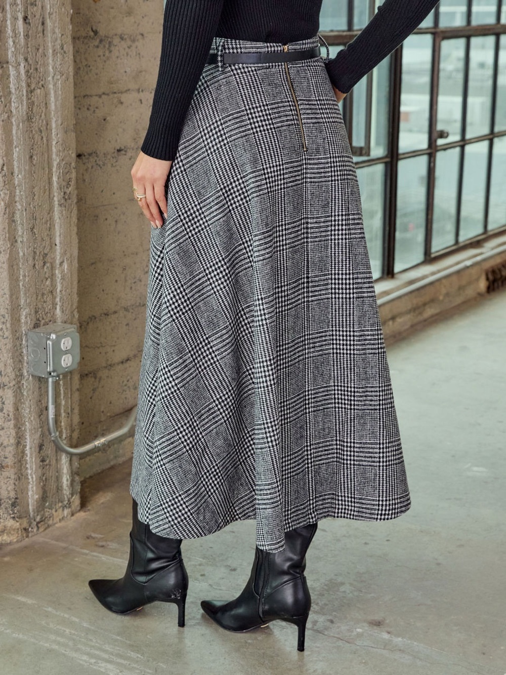 VICI Marqline Belted Plaid Maxi Skirt - Picture 4 of 5